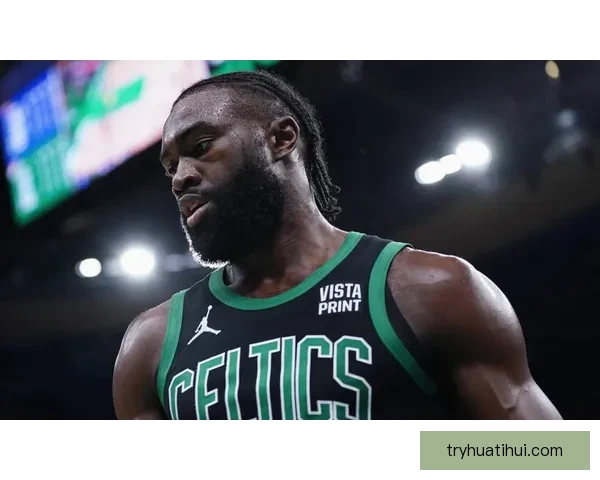 布朗赛季第33次砍三十分追平皮尔斯纪录坦言面对雷霆渴望全力取胜